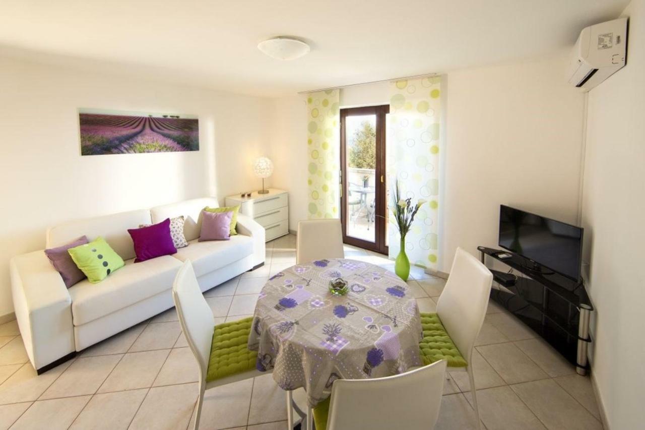 Apartment In Ravni/Istrien 8872 Екстериор снимка